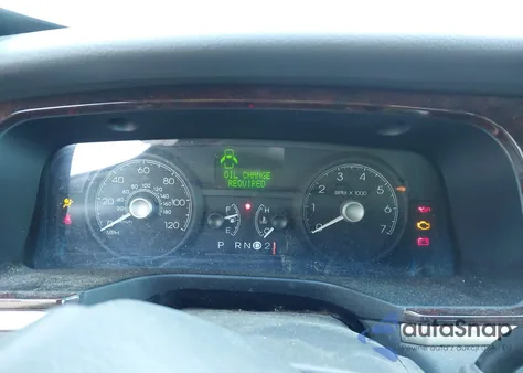 2006 Lincoln Town Car Signature Limited from USA, damaged, VIN 1LNHM82VX6Y632816